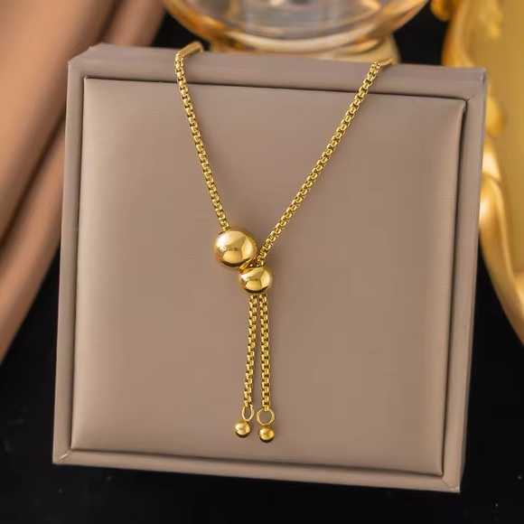 Jewelry - Elegant Gold Necklace